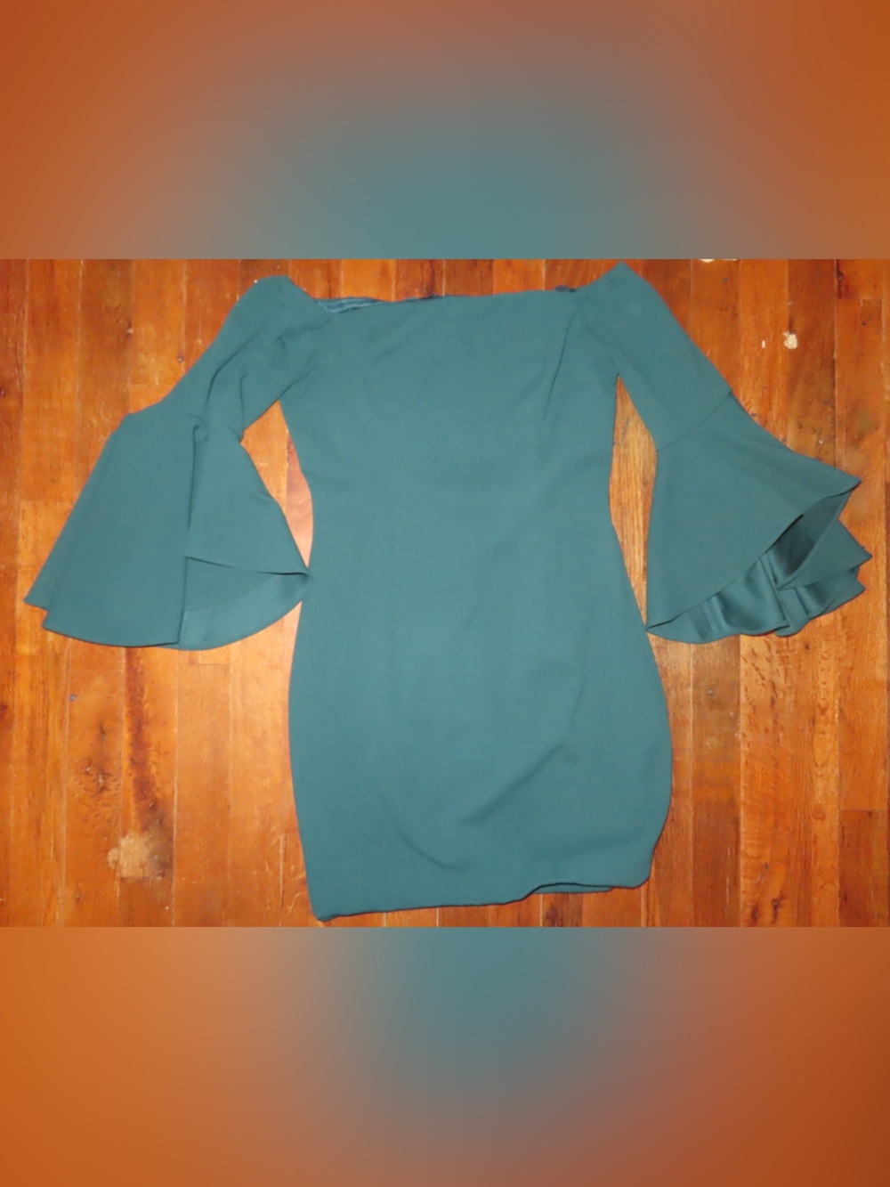 Emerald Bell-Sleeve Women’s Dress